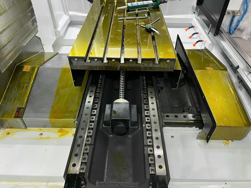 Mặt Bàn Có Rãnh Chữ T (t-slot) để Gá đồ Kẹp Và Phôi.